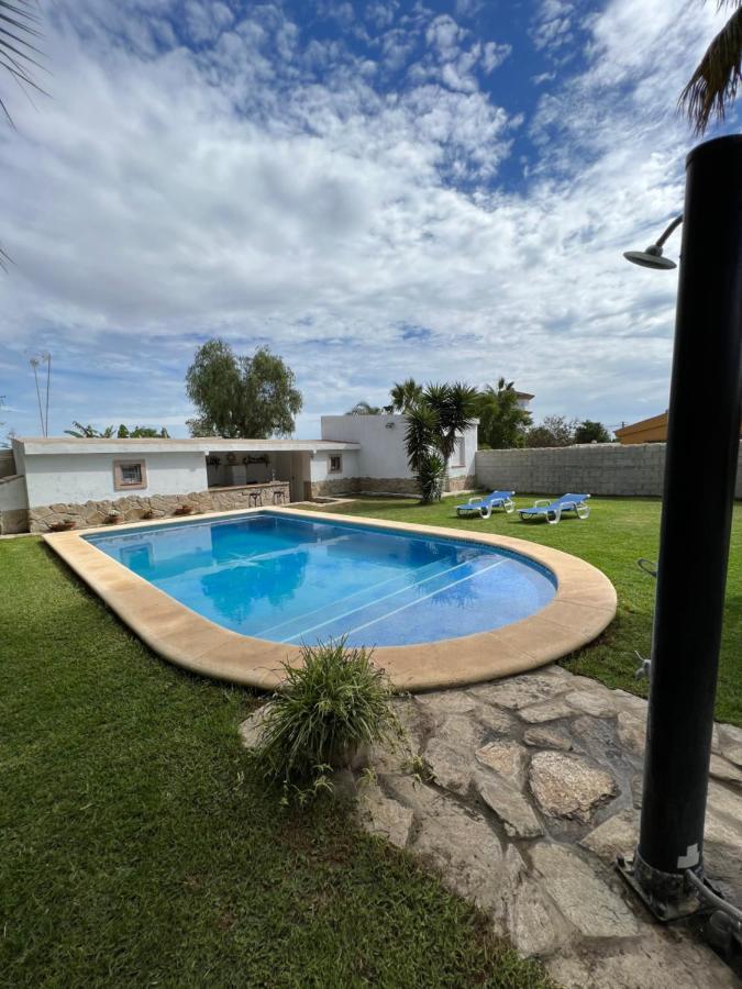 Chalet En La Barrosa, Piscina+Bbq+Grifo De Cerveza Chiclana de la Frontera Ngoại thất bức ảnh